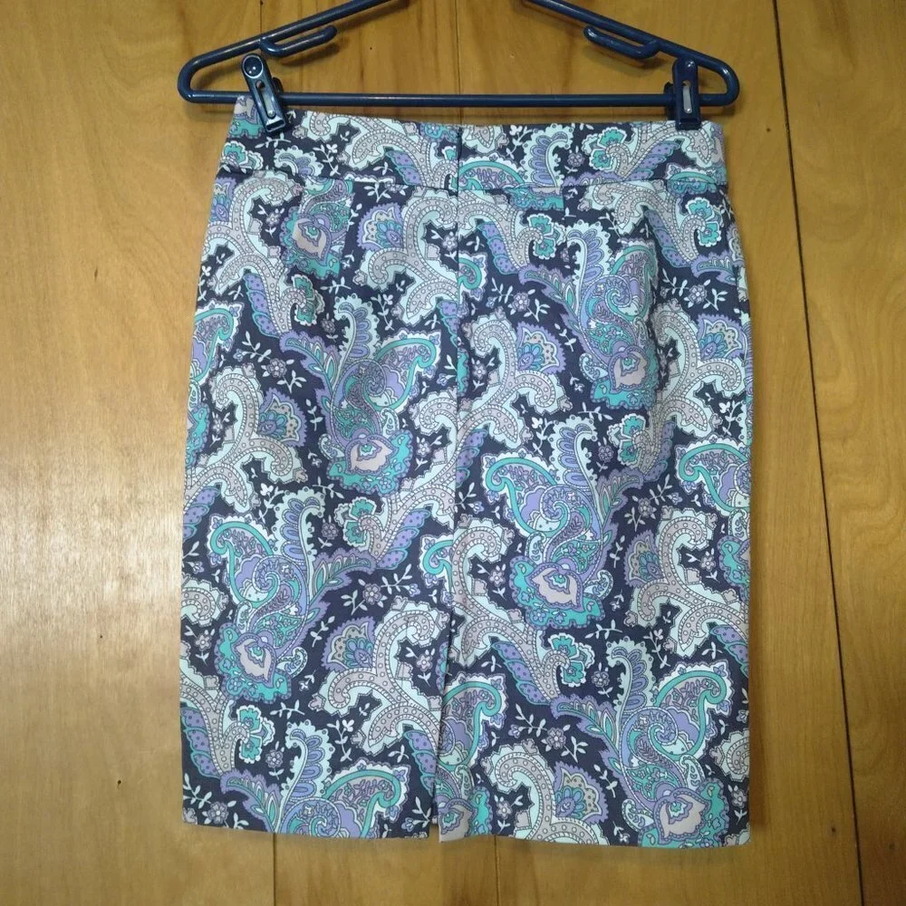 FOREVER 21 ESSENTIALS PAISLEY PENCIL SKIRT SIZE SMALL OFFICE BUSINESS CASUAL
